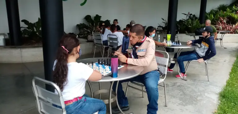 Sala de Inmersión en Ajedrez – EL POBLADO